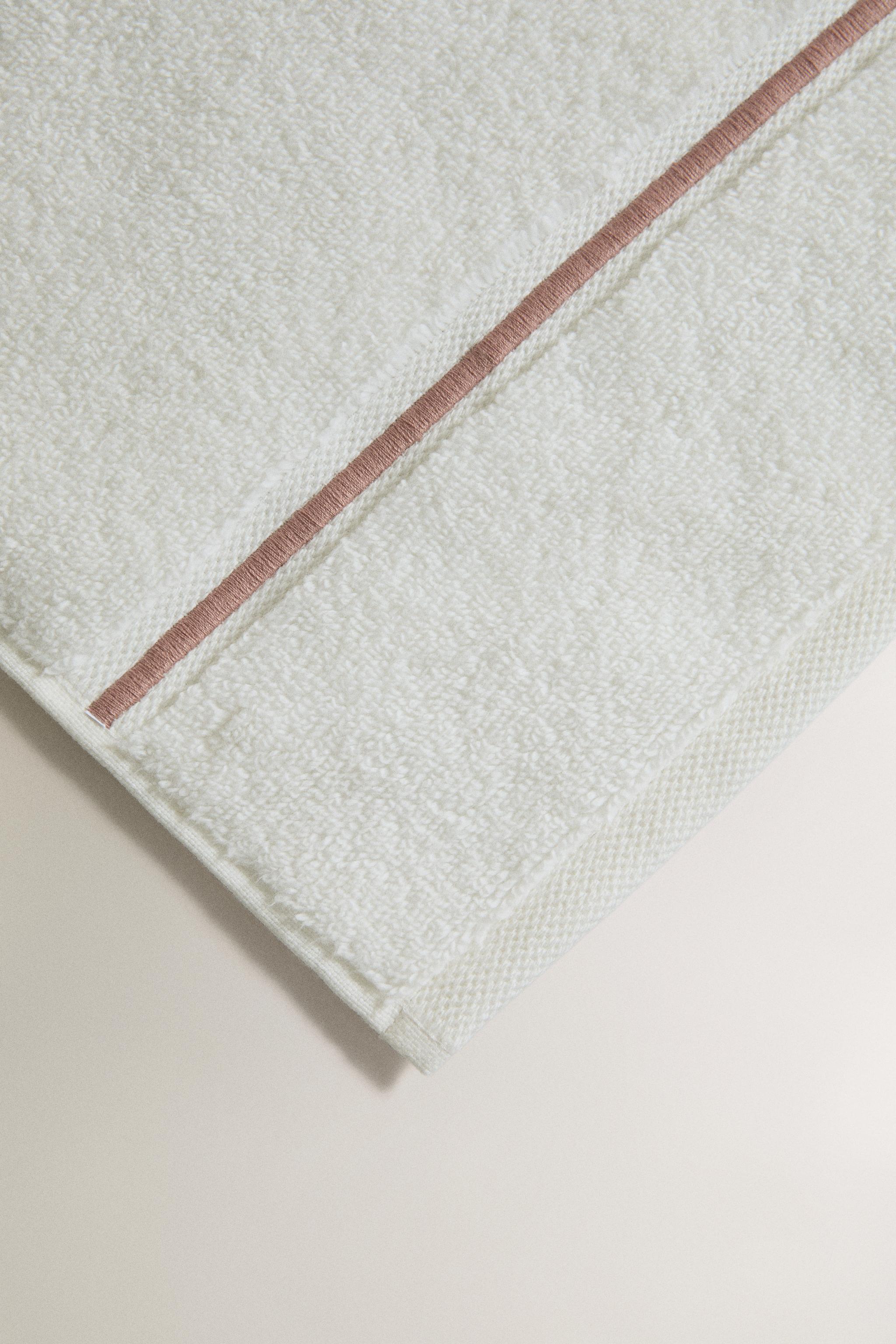 SERVIETTE DE BAIN FESTONNÉE